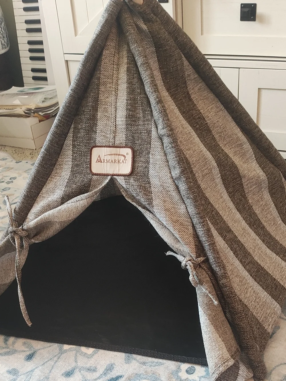 PETS: ARMARKAT CAT TEE-PEE BED